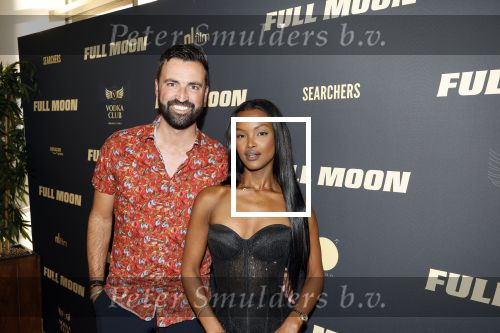 Hilversum 10 juni 2025
Premiere Full Moon in bioscoop Hilversum. Bjorn Remmerswaal poseert met Jawahir Khalifa