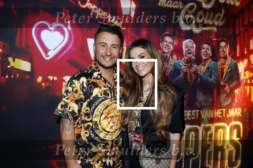 Amsterdam 1 juni 2025
Rene Froger krijgt na de laatste toppers in concert een koninklijke onderscheiding in de Johan Cruyff arena . Danny Froger met vriendin