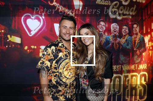 Amsterdam 1 juni 2025
Rene Froger krijgt na de laatste toppers in concert een koninklijke onderscheiding in de Johan Cruyff arena . Danny Froger met vriendin