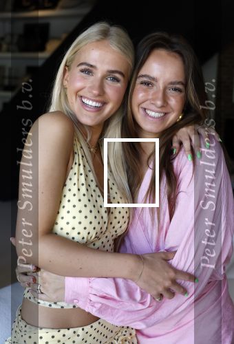 Naarden 18 juni 2025
Presentatie tijdschrift Vivian Reijs ( Hormonen ) bij het Arsenaal . Day Ewbank en Jada Borsato