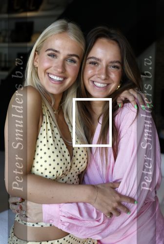 Naarden 18 juni 2025
Presentatie tijdschrift Vivian Reijs ( Hormonen ) bij het Arsenaal . Day Ewbank en Jada Borsato
