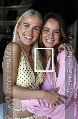Naarden 18 juni 2025
Presentatie tijdschrift Vivian Reijs ( Hormonen ) bij het Arsenaal . Day Ewbank en Jada Borsato