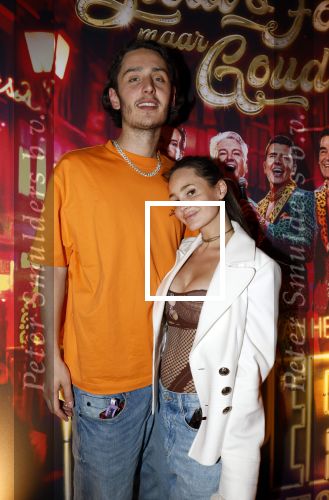 Amsterdam 1 juni 2025
Rene Froger krijgt na de laatste toppers in concert een koninklijke onderscheiding in de Johan Cruyff arena . Didier Froger met vriendin