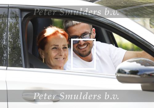 Amsterdam 19 juni 2025
Donny Roelvink samen met zijn moeder Lucienne  in de auto