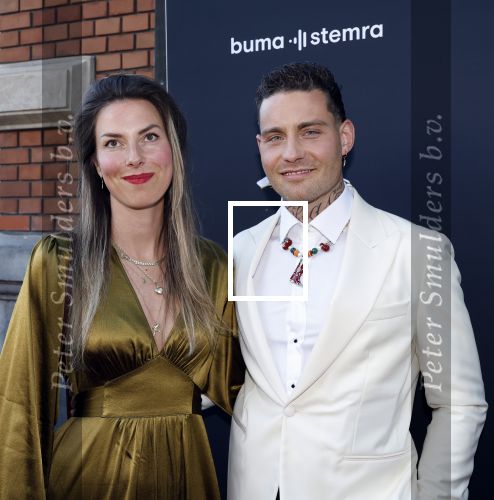Amsterdam 2 juni 2025
Uitreiking Buma prijzen in de schouwburg van Amsterdam. Douwe Bob kwam met zijn vrouw