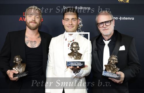 Amsterdam 2 juni 2025
Uitreiking Buma prijzen in de schouwburg van Amsterdam. Douwe Bob met schrijvers team