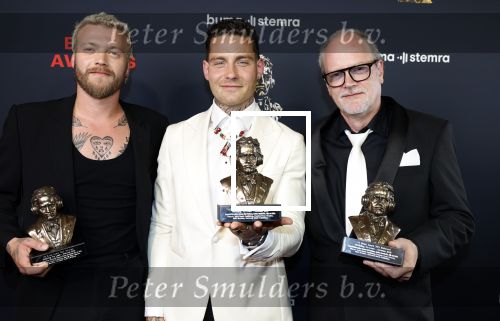 Amsterdam 2 juni 2025
Uitreiking Buma prijzen in de schouwburg van Amsterdam. Douwe Bob met schrijvers team
