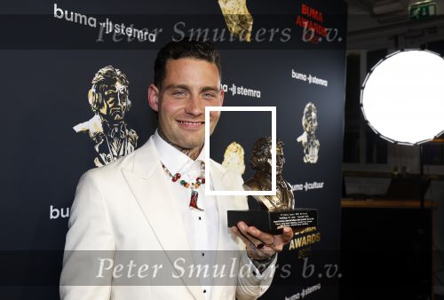 Amsterdam 2 juni 2025
Uitreiking Buma prijzen in de schouwburg van Amsterdam. Douwe Bob met schrijvers team