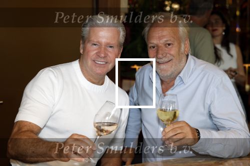 Amsterdam 11 juni 2025
Presentatie cd Wesly Bronkhorst bij grandcafe de Heinekenhoek. Dries Roelvink met manager Frank Wisse