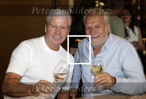 Amsterdam 11 juni 2025
Presentatie cd Wesly Bronkhorst bij grandcafe de Heinekenhoek. Dries Roelvink met manager Frank Wisse