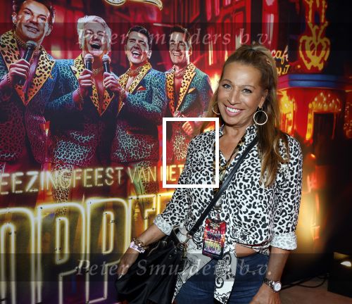 Amsterdam 1 juni 2025
Rene Froger krijgt na de laatste toppers in concert een koninklijke onderscheiding in de Johan Cruyff arena . Esther Oosterbeek