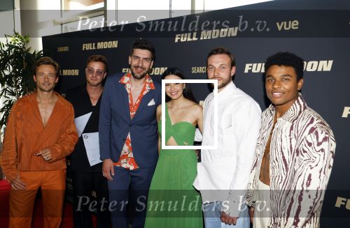Hilversum 10 juni 2025
Premiere Full Moon in bioscoop Hilversum. Cast c poseren voorafgaand van de premiere Full Moon in Vue Hilversum