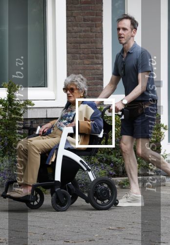 Amsterdam 19 juni 2025
Hansje Boonstra Raatjes met haar begeleiders in amsterdam zuid . Haar man Cor Boonstra is onlangs overleden .
