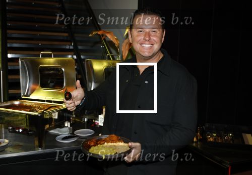 Amsterdam 1 juni 2025
Rene Froger krijgt na de laatste toppers in concert een koninklijke onderscheiding in de Johan Cruyff arena . De hele familike van Rene en Natasja is aanwezig . Natacha Danny Froger ( met vrouw) Didier Froger(met vriendin) en Maxim Froger (met vriendin) Ook Gerard Joling Jeroen v d Boom en Jan Smit waren natuurlijk aanwezig. John West