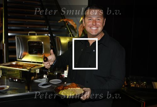Amsterdam 1 juni 2025
Rene Froger krijgt na de laatste toppers in concert een koninklijke onderscheiding in de Johan Cruyff arena . De hele familike van Rene en Natasja is aanwezig . Natacha Danny Froger ( met vrouw) Didier Froger(met vriendin) en Maxim Froger (met vriendin) Ook Gerard Joling Jeroen v d Boom en Jan Smit waren natuurlijk aanwezig. John West