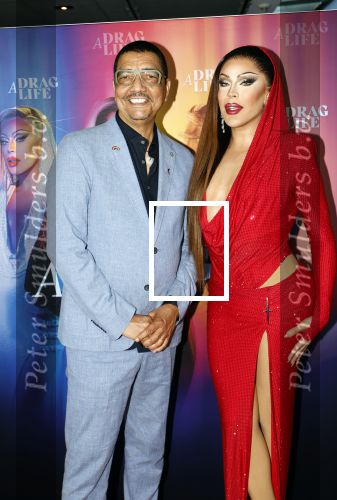 Amsterdam 19 juni 2025
Premiere a drags life bij pathe de munt . Aanwezige hoofdrolspelers zijn Miss Envy Peru en Janey Jacke . Jorgen Raymann en Miss Envu Peru