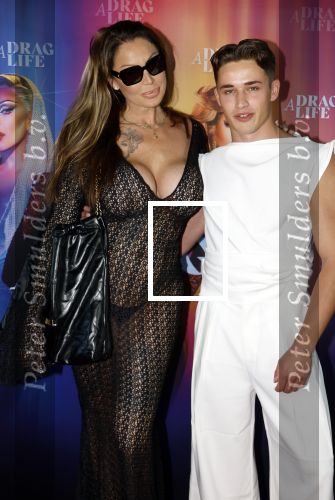 Amsterdam 19 juni 2025
Premiere a drags life bij pathe de munt . Aanwezige hoofdrolspelers zijn Miss Envy Peru en Janey Jacke . Kelly v d Veer kwam met partner