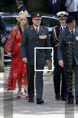 Amersfoort 18 juni 2023
Koning Willem Alexander en Prinses Amalia aanwezig bij de nieuwe standaard die overhandigt zal worden aan het Regiment Huzaren Prinses Catharina-Amalia op de Prins Bernhardkazerne. Het is de eerste keer nadat Prinses Amalia haar arm gebroken heeft na val van het paard .