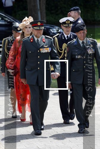 Amersfoort 18 juni 2023
Koning Willem Alexander en Prinses Amalia aanwezig bij de nieuwe standaard die overhandigt zal worden aan het Regiment Huzaren Prinses Catharina-Amalia op de Prins Bernhardkazerne. Het is de eerste keer nadat Prinses Amalia haar arm gebroken heeft na val van het paard .
