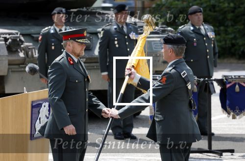 Amersfoort 18 juni 2023
Koning Willem Alexander en Prinses Amalia aanwezig bij de nieuwe standaard die overhandigt zal worden aan het Regiment Huzaren Prinses Catharina-Amalia op de Prins Bernhardkazerne. Het is de eerste keer nadat Prinses Amalia haar arm gebroken heeft na val van het paard .