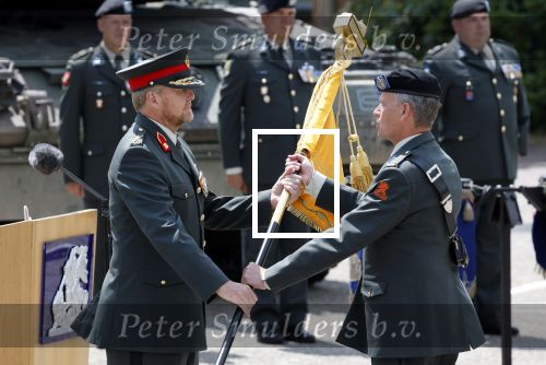 Amersfoort 18 juni 2023
Koning Willem Alexander en Prinses Amalia aanwezig bij de nieuwe standaard die overhandigt zal worden aan het Regiment Huzaren Prinses Catharina-Amalia op de Prins Bernhardkazerne. Het is de eerste keer nadat Prinses Amalia haar arm gebroken heeft na val van het paard .