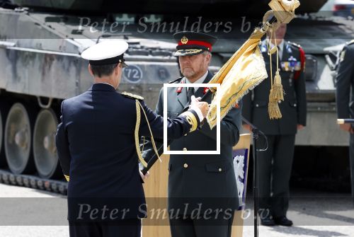Amersfoort 18 juni 2023
Koning Willem Alexander en Prinses Amalia aanwezig bij de nieuwe standaard die overhandigt zal worden aan het Regiment Huzaren Prinses Catharina-Amalia op de Prins Bernhardkazerne. Het is de eerste keer nadat Prinses Amalia haar arm gebroken heeft na val van het paard .