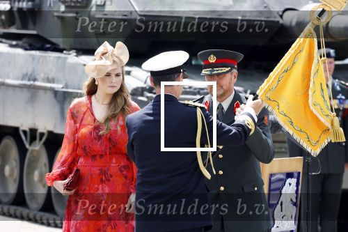 Amersfoort 18 juni 2023
Koning Willem Alexander en Prinses Amalia aanwezig bij de nieuwe standaard die overhandigt zal worden aan het Regiment Huzaren Prinses Catharina-Amalia op de Prins Bernhardkazerne. Het is de eerste keer nadat Prinses Amalia haar arm gebroken heeft na val van het paard .