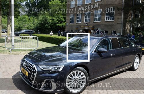 Amersfoort 18 juni 2023
Koning Willem Alexander en Prinses Amalia aanwezig bij de nieuwe standaard die overhandigt zal worden aan het Regiment Huzaren Prinses Catharina-Amalia op de Prins Bernhardkazerne. Het is de eerste keer nadat Prinses Amalia haar arm gebroken heeft na val van het paard . Koning Willem Alexander heeft nieuwe verlengde audi A8