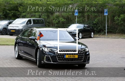 Amersfoort 18 juni 2023
Koning Willem Alexander en Prinses Amalia aanwezig bij de nieuwe standaard die overhandigt zal worden aan het Regiment Huzaren Prinses Catharina-Amalia op de Prins Bernhardkazerne. Het is de eerste keer nadat Prinses Amalia haar arm gebroken heeft na val van het paard . Koning Willem Alexander heeft nieuwe verlengde audi A8