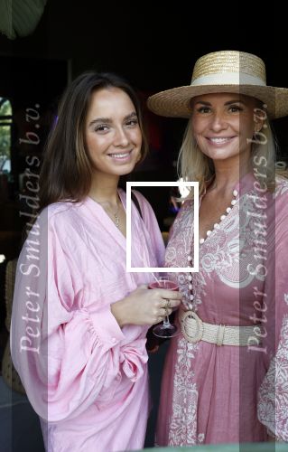 Naarden 18 juni 2025
Presentatie tijdschrift Vivian Reijs ( Hormonen ) bij het Arsenaal . Leontine Ruiters met dochter Jada Borsato