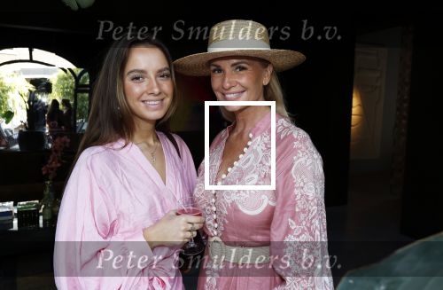 Naarden 18 juni 2025
Presentatie tijdschrift Vivian Reijs ( Hormonen ) bij het Arsenaal . Leontine Ruiters met dochter Jada Borsato