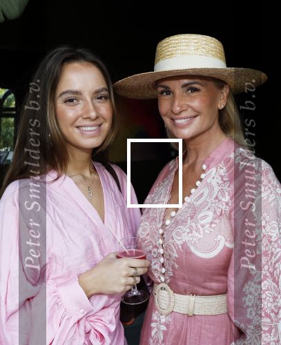 Naarden 18 juni 2025
Presentatie tijdschrift Vivian Reijs ( Hormonen ) bij het Arsenaal . Leontine Ruiters met dochter Jada Borsato