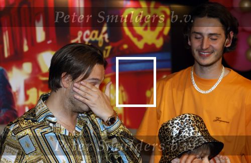 Amsterdam 1 juni 2025
Rene Froger krijgt na de laatste toppers in concert een koninklijke onderscheiding in de Johan Cruyff arena . De hele familike van Rene en Natasja is aanwezig . Natacha Danny Froger ( met vrouw) Didier Froger(met vriendin) en Maxim Froger (met vriendin) Ook Gerard Joling Jeroen v d Boom en Jan Smit waren natuurlijk aanwezig.