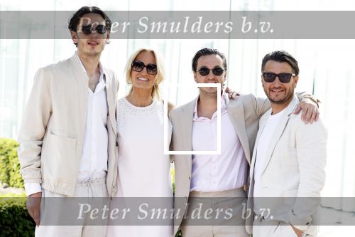 Almere 20 juni 2025
Natascha Froger en Matthijs Timmermans trouwen in aanwezigheid van oa Rene Froger Natasja Froger Maxim Froger Didier Froger en Danny Froger ( met partners) in het gemeente huis van Almere > Ook hun twee dochters Charlie en Kaycee  waren natuurlijk  aanwezig .