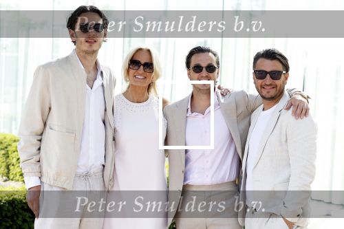 Almere 20 juni 2025
Natascha Froger en Matthijs Timmermans trouwen in aanwezigheid van oa Rene Froger Natasja Froger Maxim Froger Didier Froger en Danny Froger ( met partners) in het gemeente huis van Almere > Ook hun twee dochters Charlie en Kaycee  waren natuurlijk  aanwezig .