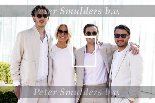 Almere 20 juni 2025
Natascha Froger en Matthijs Timmermans trouwen in aanwezigheid van oa Rene Froger Natasja Froger Maxim Froger Didier Froger en Danny Froger ( met partners) in het gemeente huis van Almere > Ook hun twee dochters Charlie en Kaycee  waren natuurlijk  aanwezig .