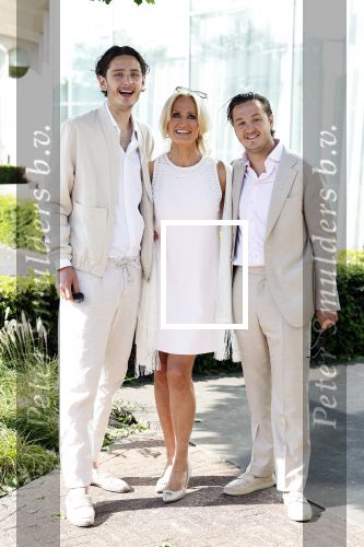 Almere 20 juni 2025
Natascha Froger en Matthijs Timmermans trouwen in aanwezigheid van oa Rene Froger Natasja Froger Maxim Froger Didier Froger en Danny Froger ( met partners) in het gemeente huis van Almere > Ook hun twee dochters Charlie en Kaycee  waren natuurlijk  aanwezig .