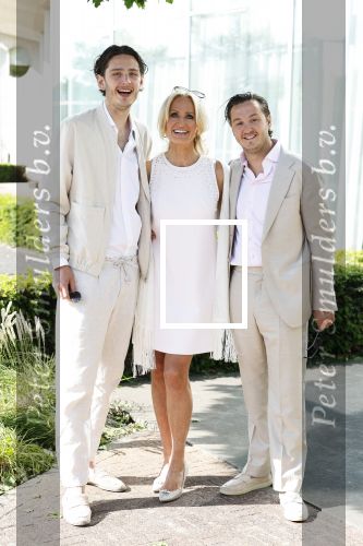 Almere 20 juni 2025
Natascha Froger en Matthijs Timmermans trouwen in aanwezigheid van oa Rene Froger Natasja Froger Maxim Froger Didier Froger en Danny Froger ( met partners) in het gemeente huis van Almere > Ook hun twee dochters Charlie en Kaycee  waren natuurlijk  aanwezig .