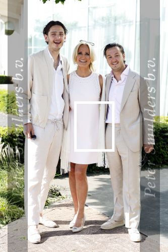 Almere 20 juni 2025
Natascha Froger en Matthijs Timmermans trouwen in aanwezigheid van oa Rene Froger Natasja Froger Maxim Froger Didier Froger en Danny Froger ( met partners) in het gemeente huis van Almere > Ook hun twee dochters Charlie en Kaycee  waren natuurlijk  aanwezig .