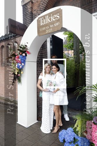 Amsterdam 5 juni 2025
Uiteiking talkies terras awards en presentatie Cover met daarop Nicolette v Dam . Event vond plaats bij Hotel Arena .
Nicolette v Dam met Bas Smit en Kristina Bozilovic