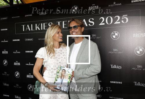 Amsterdam 5 juni 2025
Uiteiking talkies terras awards en presentatie Cover met daarop Nicolette v Dam . Event vond plaats bij Hotel Arena .
Nicolette v Dam met Bas Smit