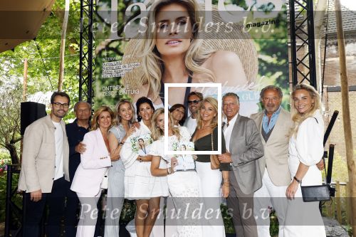 Amsterdam 5 juni 2025
Uiteiking talkies terras awards en presentatie Cover met daarop Nicolette v Dam . Event vond plaats bij Hotel Arena . Nicolette v Dam met hele familie en team