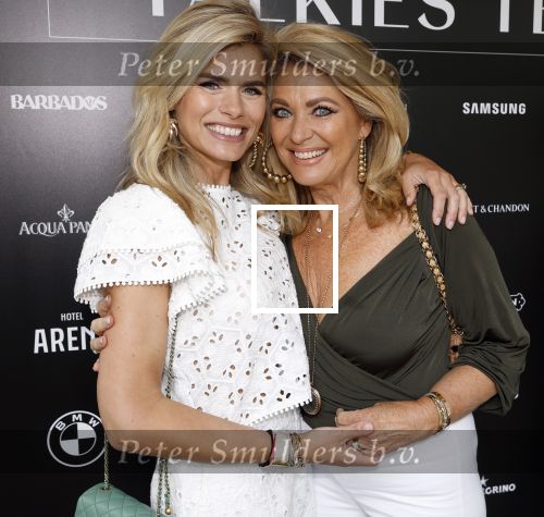 Amsterdam 5 juni 2025
Uiteiking talkies terras awards en presentatie Cover met daarop Nicolette v Dam . Event vond plaats bij Hotel Arena . Nicolette v Dam en haar moeder