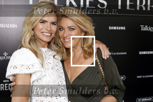 Amsterdam 5 juni 2025
Uiteiking talkies terras awards en presentatie Cover met daarop Nicolette v Dam . Event vond plaats bij Hotel Arena . Nicolette v Dam en haar moeder