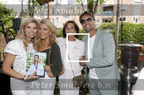 Amsterdam 5 juni 2025
Uiteiking talkies terras awards en presentatie Cover met daarop Nicolette v Dam . Event vond plaats bij Hotel Arena . Nicolette v Dam met moeder en schoonmoeder en Bas Smit