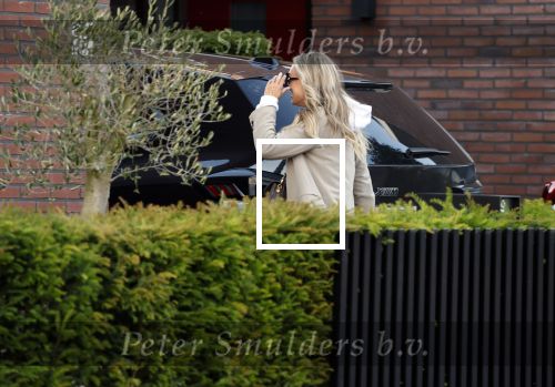Wilnis 25 mei 2025
Noa Braaf de nieuwe vriendin van Andre Hazes arriveert bij zijn huis . Nadat Andre Hazes de hond heeft uitgelaten haalt Djarno Hofland hem op om naar een optreden in Amsterdam te gaan
