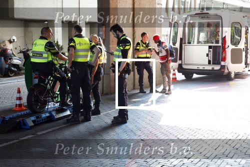 Amsterdam 19 juni 2025
Politie controleert een fatbike in centrum amsterdam.