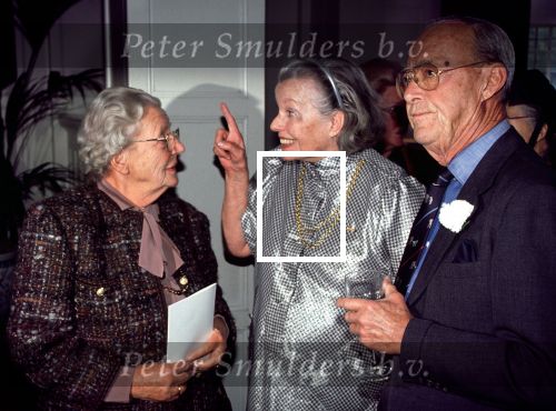 Prinses Juliana samen met haar man Prins Bernhard en Cecile Dreesman

24 oktober 1992

PETER SMULDERS BV