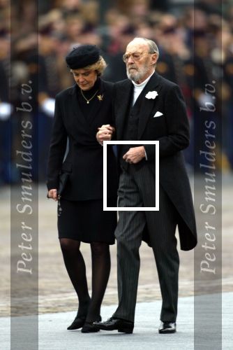 Delft 15 oktober 2002

Begrafenis Prins Claus.
Koningin Beatrix, Prins Friso, Prins Constantijn, Prinses Laurentien, Prins Willem Alexander en Maxima
Prins Maurits, Marilene, Prins Bernhard , Prins Bernhard jr, Prinses Irene, Prinses Juliana, Prinses Cristina, Prinses Margriet, Pieter v Vollenhoven, Prins Carlos, Prins Jaime, Prinses Carolina, Mabel Wisse Smit
Peter Smulders bv