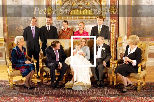 Apeldoorn 15 december 2002

Doop prinses Eloise , Aanwezig Koningin Beatrix, Prins Willem Alexander, Maxima , Prins Friso, Mabel wisse Smit, Prinses Cristina, Prinses Juliana, Pieter v Vollenhoven Prinses Margriet,  Prins Bernhard, Eef Brouwer, Tjeenk Willink, Laurens Jan Brinkhorst, Wim Kok  Jan Peter Balkenende.Prins Haakon en Mette Marit
Prins v Luxemburg Trijntje Oosterhuis met vader
Peter Smulders bv